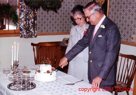 Cutting_cake_2