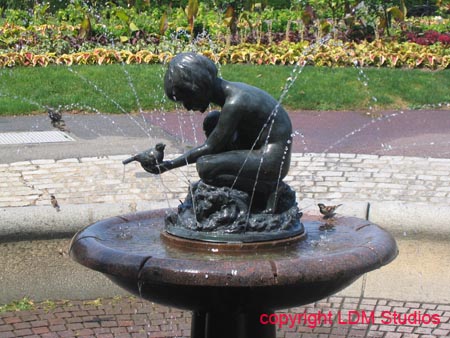 statue